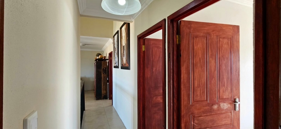 6 Bedroom Property for Sale in Franskraal Western Cape